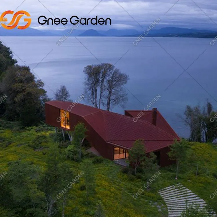 Dinding kelongsong baja corten yang dihiasi