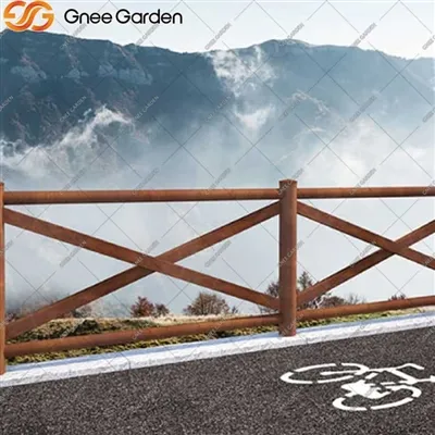 Lansekap modern dengan pagar baja corten