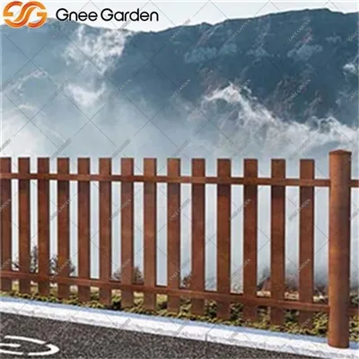 Pagar modern baja corten untuk resor